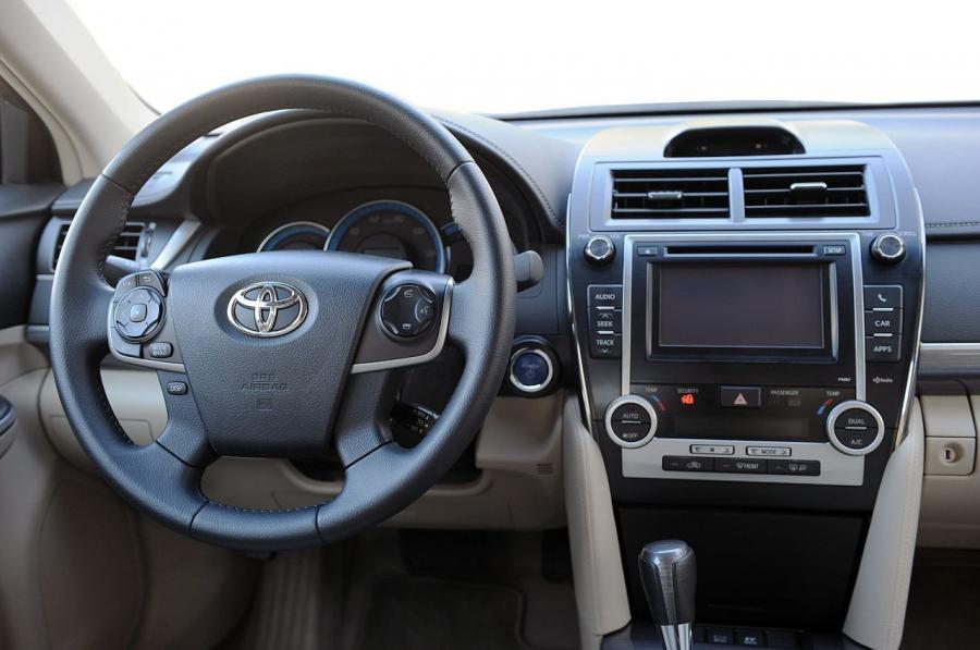  Toyota Camry Hybrid 2013 года  (фото 28 из 45)
